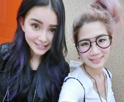 周杰伦昆凌同游东京染同样发色示爱（图）