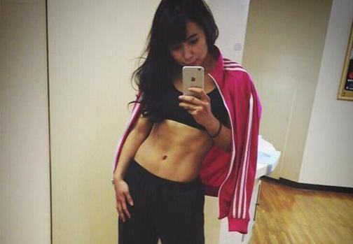 90后美少女模特走红 被赞日本“肌肉偶像”(图)