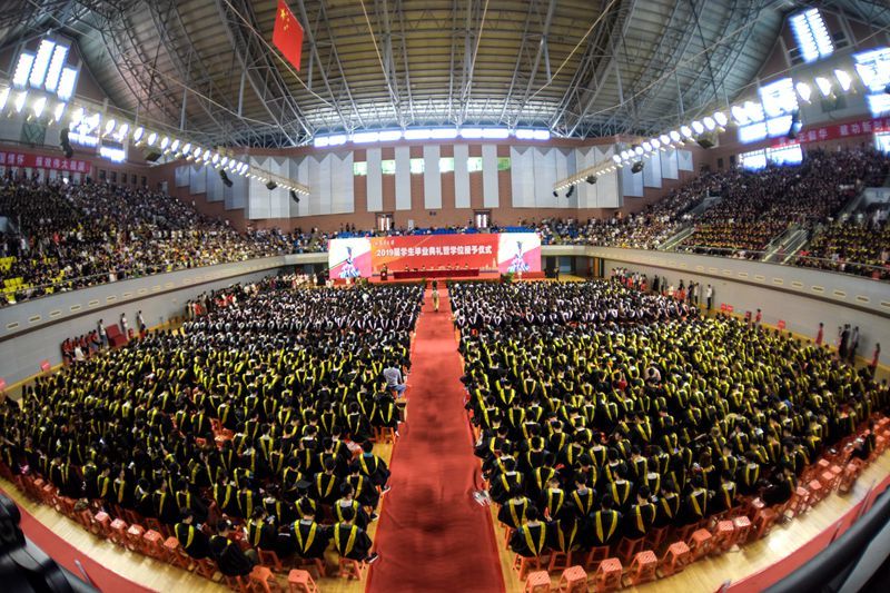 2019届学生毕业典礼暨学位授予仪式举行。（林志杰摄影）-2747.jpg